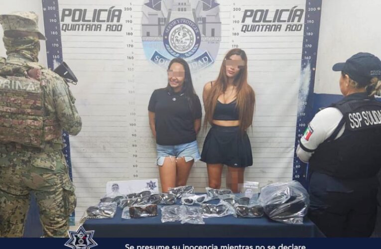 Impiden robo a comercio en la Quinta avenida de Playa del Carmen, dos colombianas son detenidas