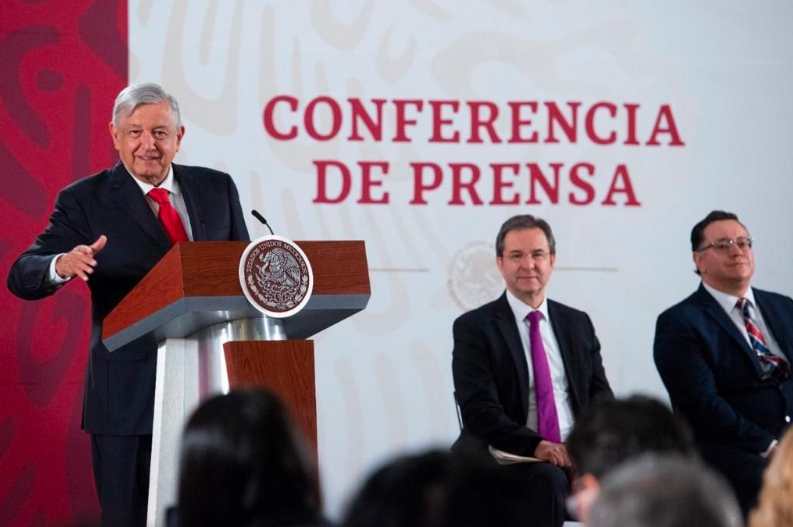 No estoy “chocheando”, responde a críticos AMLO