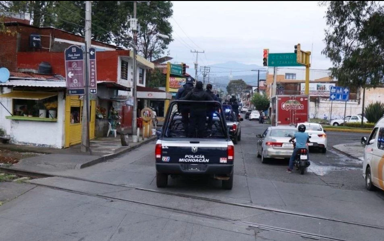 8 muertos y un herido tras balacera contra negocio en Uruapan