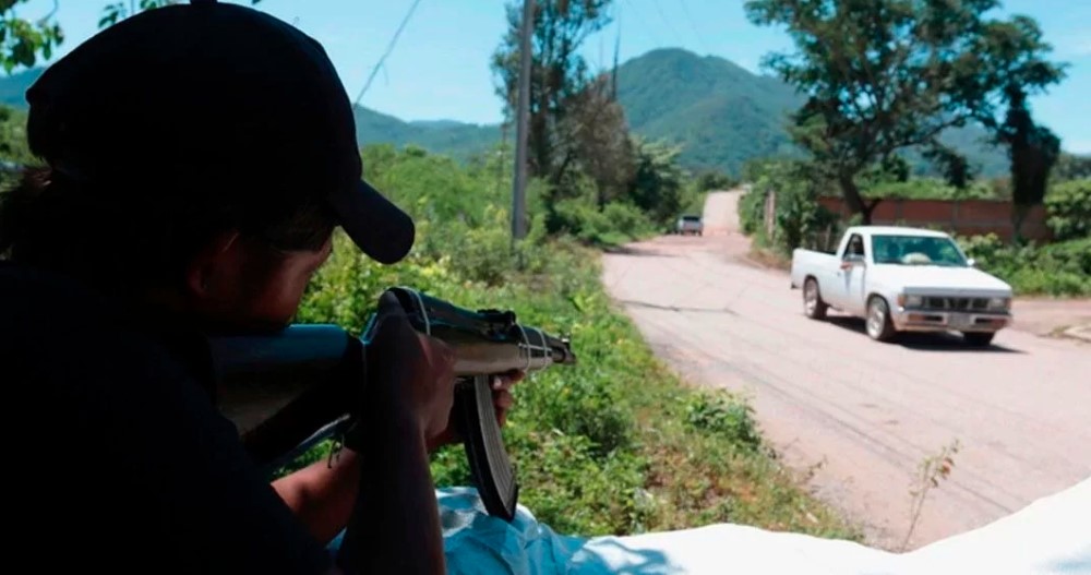 Sicarios irrumpe en Guerrero y ASESINAN a 5 policías en plaza municipal