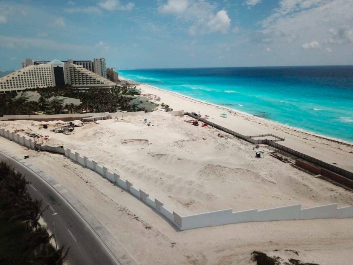 Cancún; Hotel que bloqueó la vista al mar en Playa Delfines carece de permisos