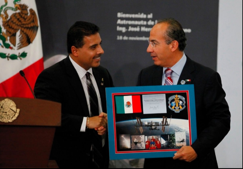 Felipe Calderón recuerda a José Hernández, el astronauta mexicano