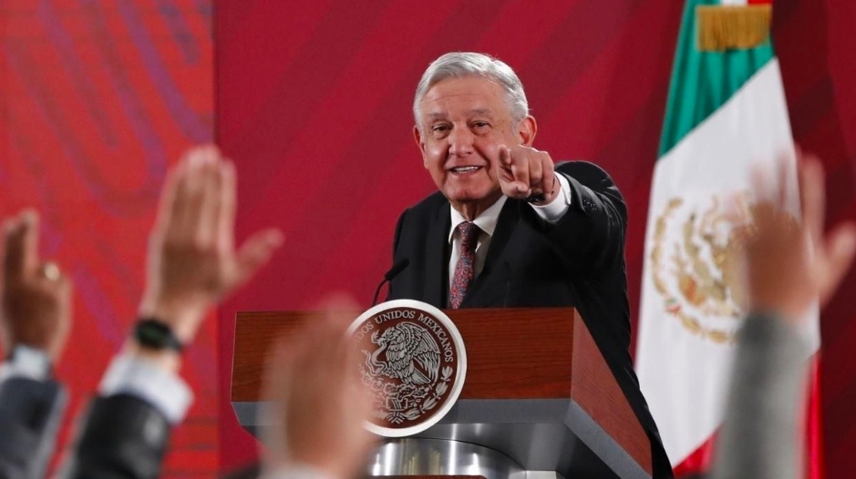 AMLO va contra exfuncionarios de CFE que firmaron contratos fraudulentos