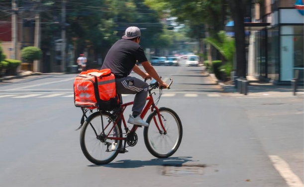 Los repartidores deben cumplir con estricta guía de salud para evitar contagios