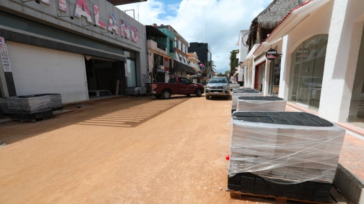 Gobierno de Solidaridad suma a la red de drenaje a negocios de la Quinta Avenida