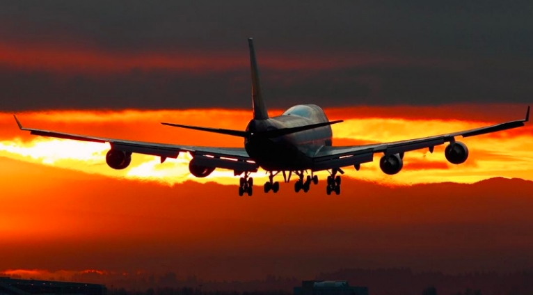 Caen precios de boletos de avión, es la mayor baja registrada en 50 años