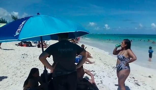 Relajan bañistas las medidas sanitarias en Playa del Carmen