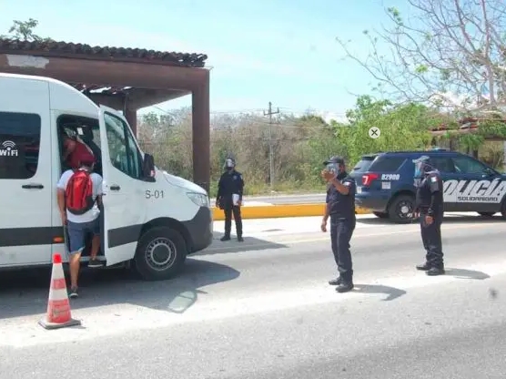 Detienen a sujeto con una mochila llena de droga en Playa del Carmen