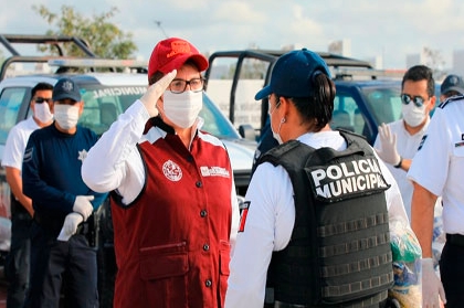 POLICÍAS PROTEGEN A VÍCTIMAS