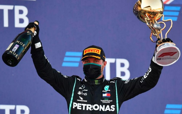 Bottas gana GP de Rusia tras penalización a Hamilton