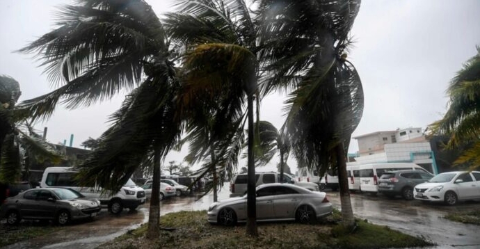 HURACÁN DELTA AZOTA A PARTES DE LOUISIANA Y TEXAS, MIENTRAS CIENTOS DE MILES QUEDAN SIN ELECTRICIDAD