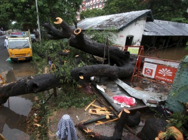 El ciclón “Nivar” atacó fuertemente las costas de la India