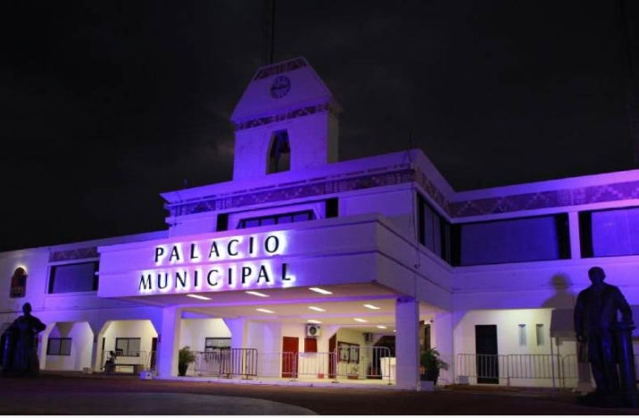 Se viste de color “violeta” el Palacio Municipal de Solidaridad por las víctimas de violencia