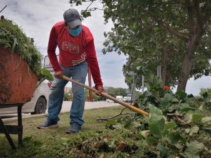 Redobla esfuerzo “Manos Solidarias” para limpiar el municipio