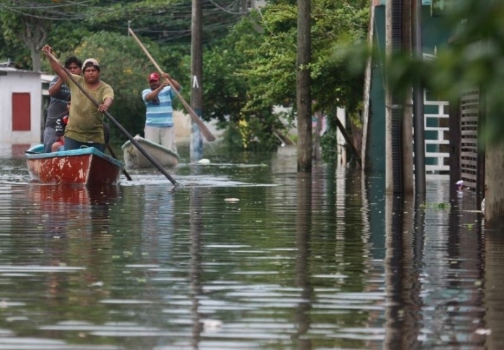 Continúa el bombeo de agua tras las inundaciones en Tabasco