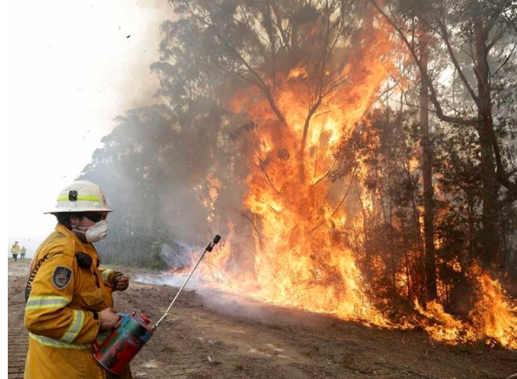 Bomberos australianos piden a ciudadanos a actuar “rápidamente para sobrevivir”