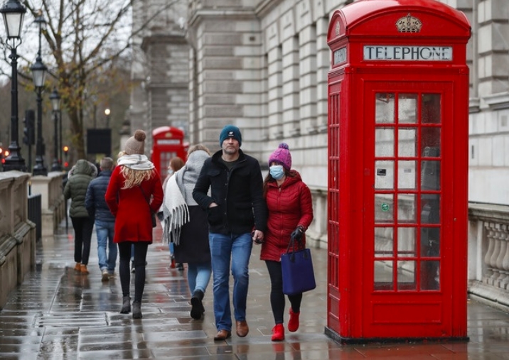 Decretan confinamiento nacional en Inglaterra y cierran escuelas