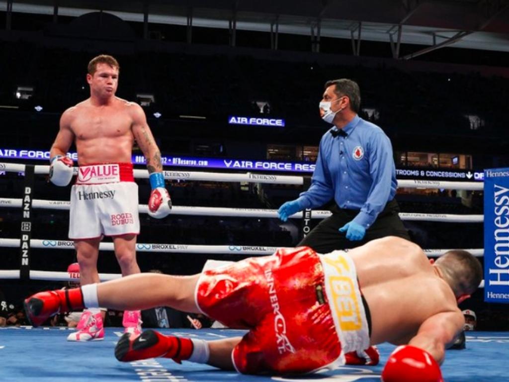 “Canelo Álvarez” vence a Avni Yildirim en el tercer round