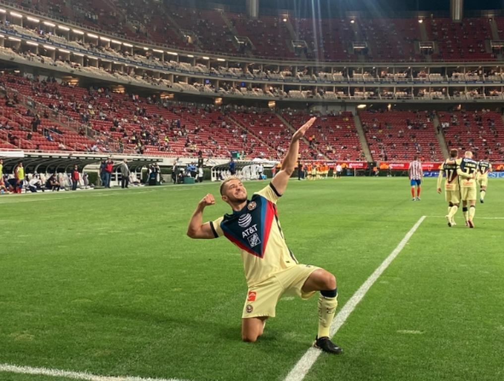 Henry Martin rinde homenaje a Cuauhtémoc Blanco en el Clásico Nacional