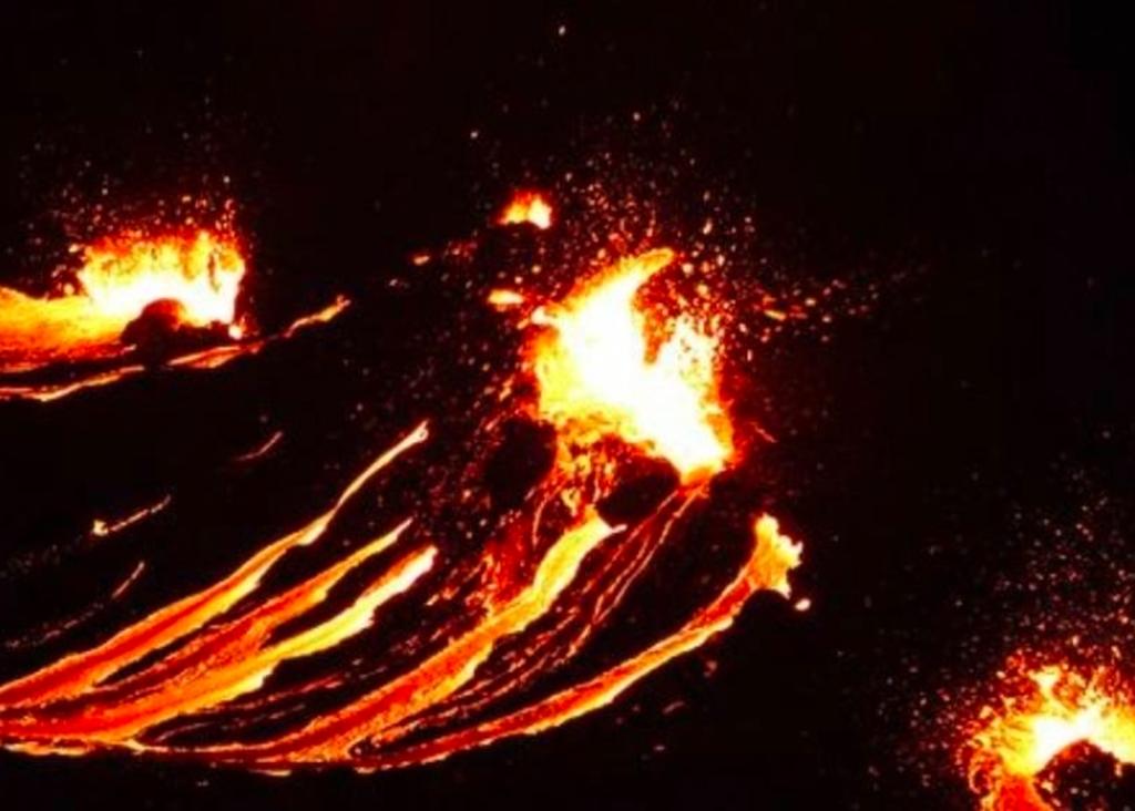 Volcán en Islandia hace erupción tras seis mil años de inactividad