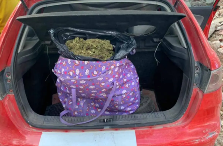 Arrestan a cinco personas con bolsa repleta de marihuana