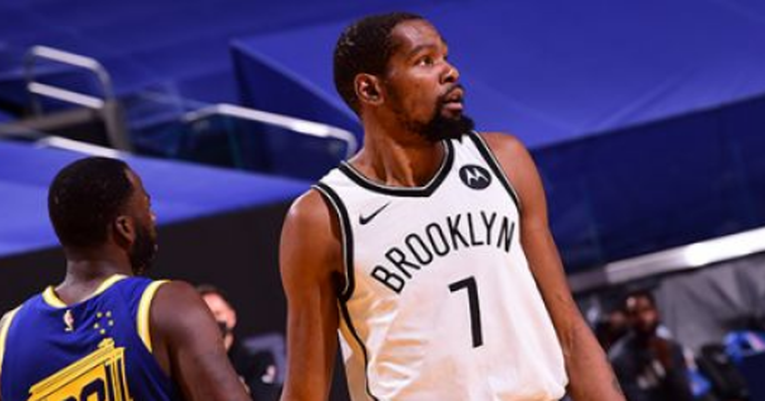 NBA multa a Kevin Durant por insultos a actor en redes sociales