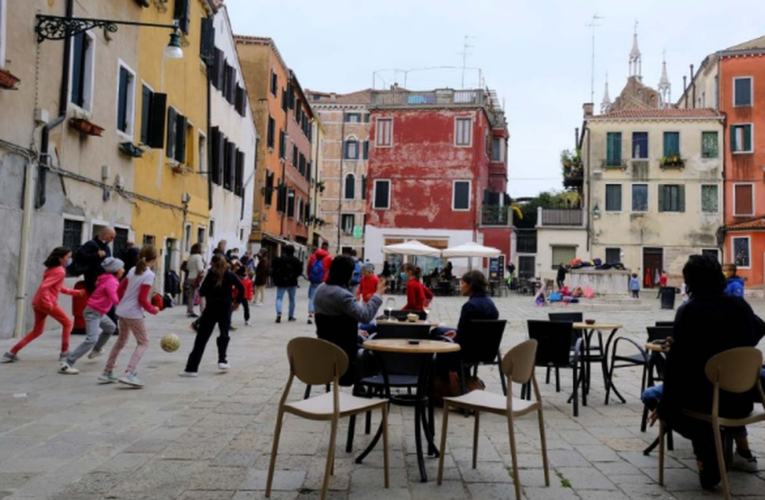 El misterioso caso de los ‘superinmunes’ al covid en un pueblito de Italia