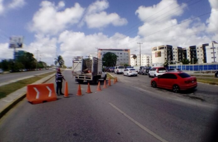 Cierran parcialmente paso deprimido del Distribuidor Vial en Cancún