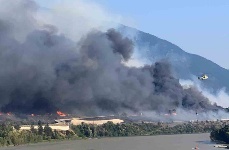 Declaran emergencia por incendios en oeste de Canadá; se esperan que crezcan más