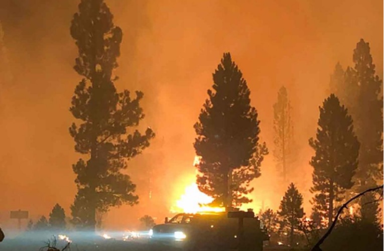 Continúan evacuaciones en el oeste de Canadá por grandes incendios