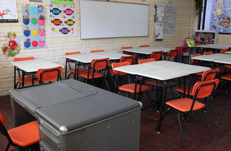 Hombre roba en escuela antes del regreso a clases