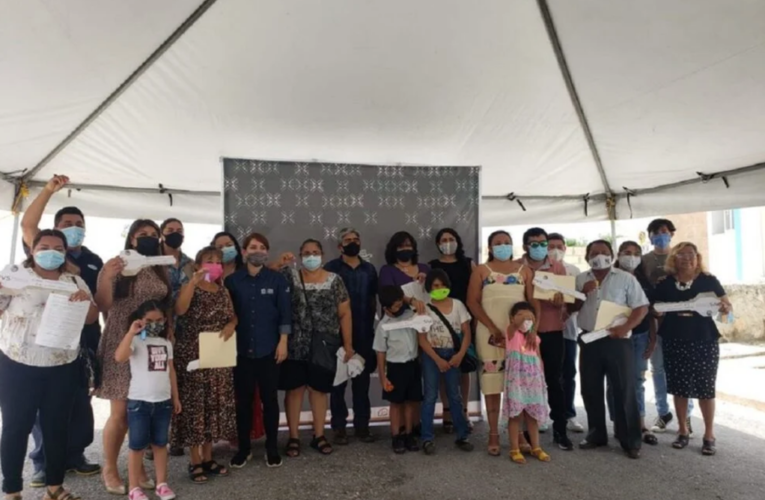 Dan casas a familias ubicadas en el paso del Tren Maya en Campeche