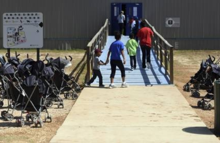 Gobierno de EU demanda a Texas por detención de migrantes