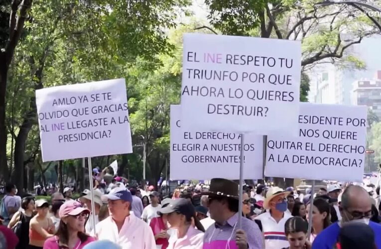 Acusan a López Obrador de intento de control del organismo de supervisión electoral