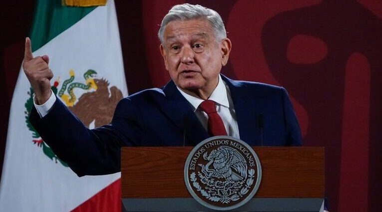 AMLO presume que economía de México es más grande a la de España y sin deuda