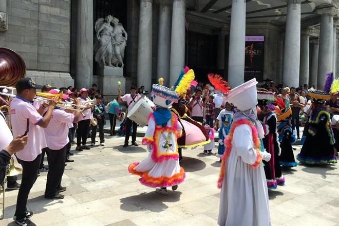 Desfila el Festival Internacional del Folclor de Milpa Alta por el Centro Histórico