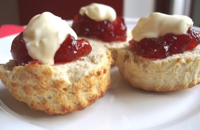 Scones con fruta, prepara un desayuno al estilo internacional con estos panecillos dulces