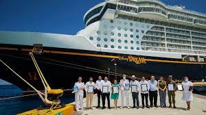 Presidenta Juanita Alonso da Bienvenida al crucero Disney Dream