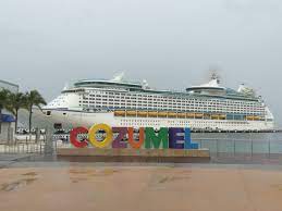 Arriban 5 cruceros a Cozumel con todo y lluvia