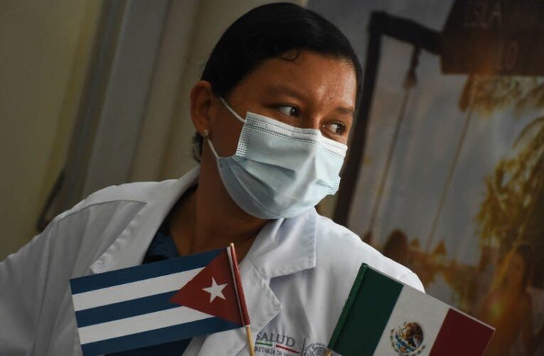 Gobierno federal reclutará a médicos especialistas del extranjero para trabajar un año en México