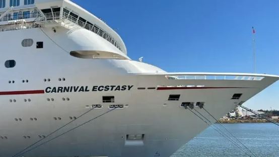 Carnival desguaza el barco Ecstasy tras su última parada en Cozumel