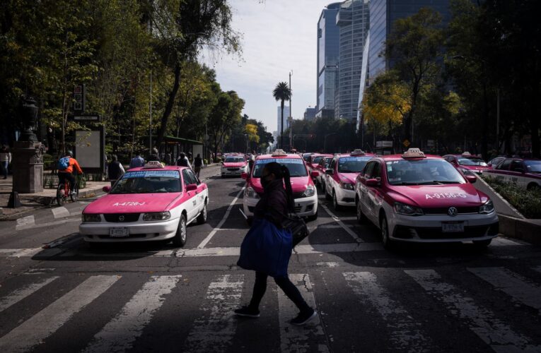 Taxistas toman el control: violan las leyes y las autoridades no hacen nada