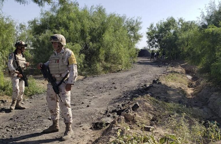 México: material sólido en pozos impide rescate de mineros