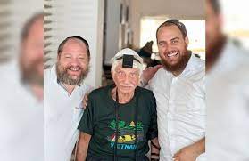 Veterano de guerra celebra su Bar Mitzvah a los 102 años en Cozumel