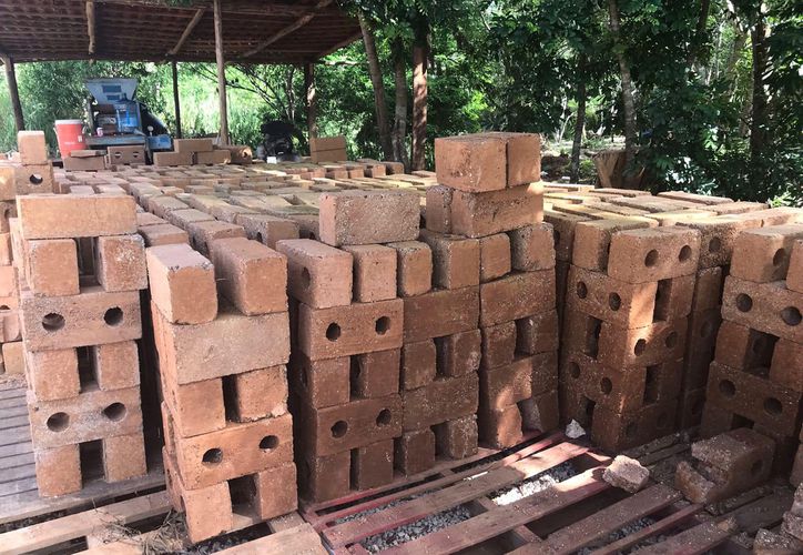 Abuelitos de Cozumel tendrán la primera casa construida con sargazo