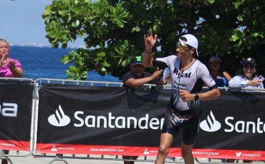 Martín Gallardo se lució en el circuito Ironman 70.3 en Cozumel, México