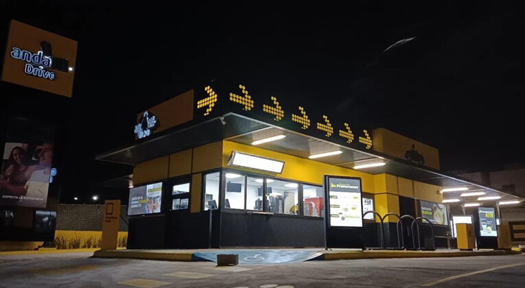 Oxxo abre su primera cafetería Andatti