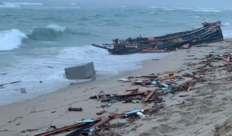 Al menos 62 migrantes mueren tras naufragar en la costa sur de Italia