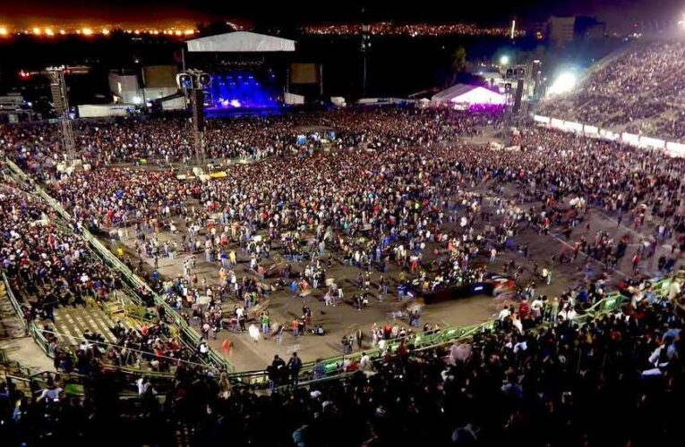 Billie Eilish pospone concierto por fuerte lluvia en la CDMX