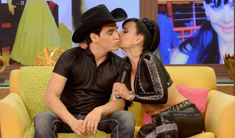 Maribel Guardia muestra el altar que le hizo a su hijo